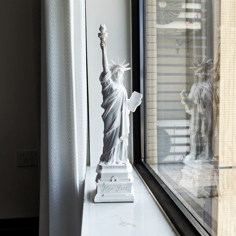 Modelo da Estátua da Liberdade - Office Furniture York avaliação e preço