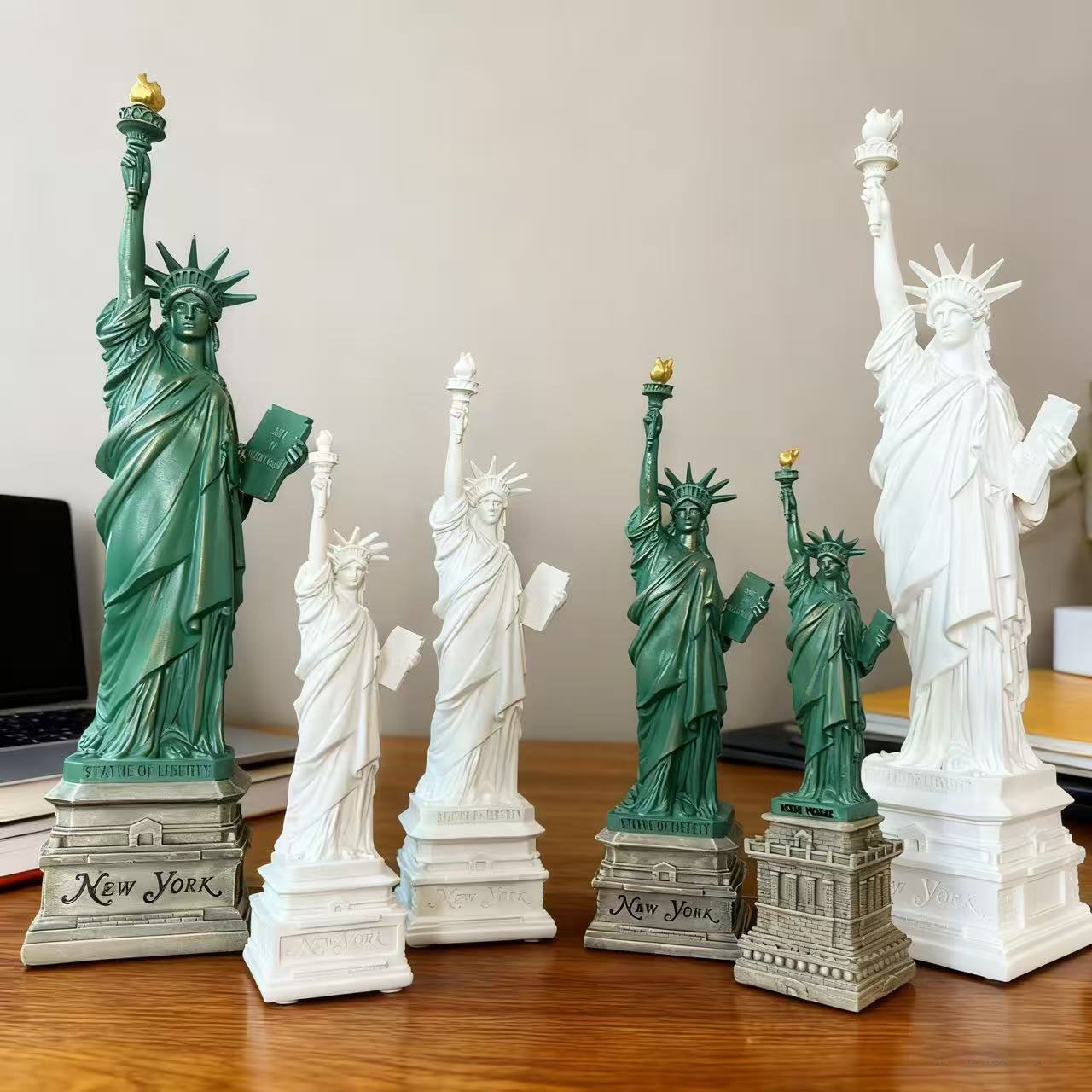 Modelo da Estátua da Liberdade - Office Furniture York avaliação e preço